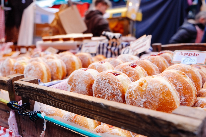 vitrine-CHATEAUNEUF VILLEVIEILLE-min_sweet-meal-food-breakfast-baking-dessert-101592-pxhere.com